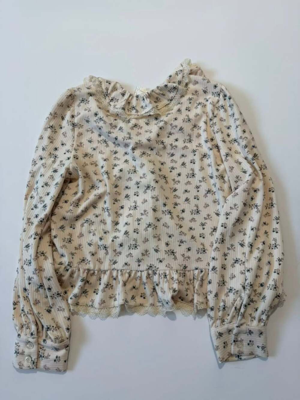 Böhme Monty Cottage Boho Whimsy Floral Ruffle Top with Lace Trim - Picture 3 of 7